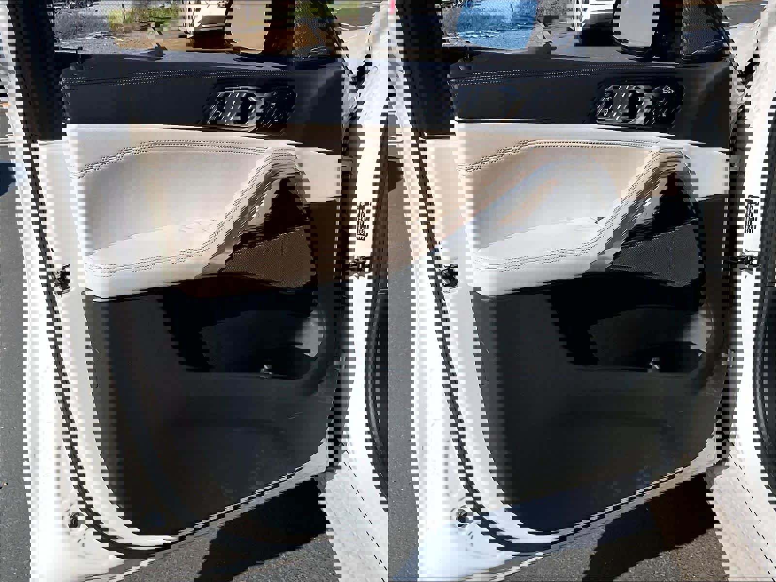 Used 2024 BMW X6 xDrive40i w/ Executive Package image 24