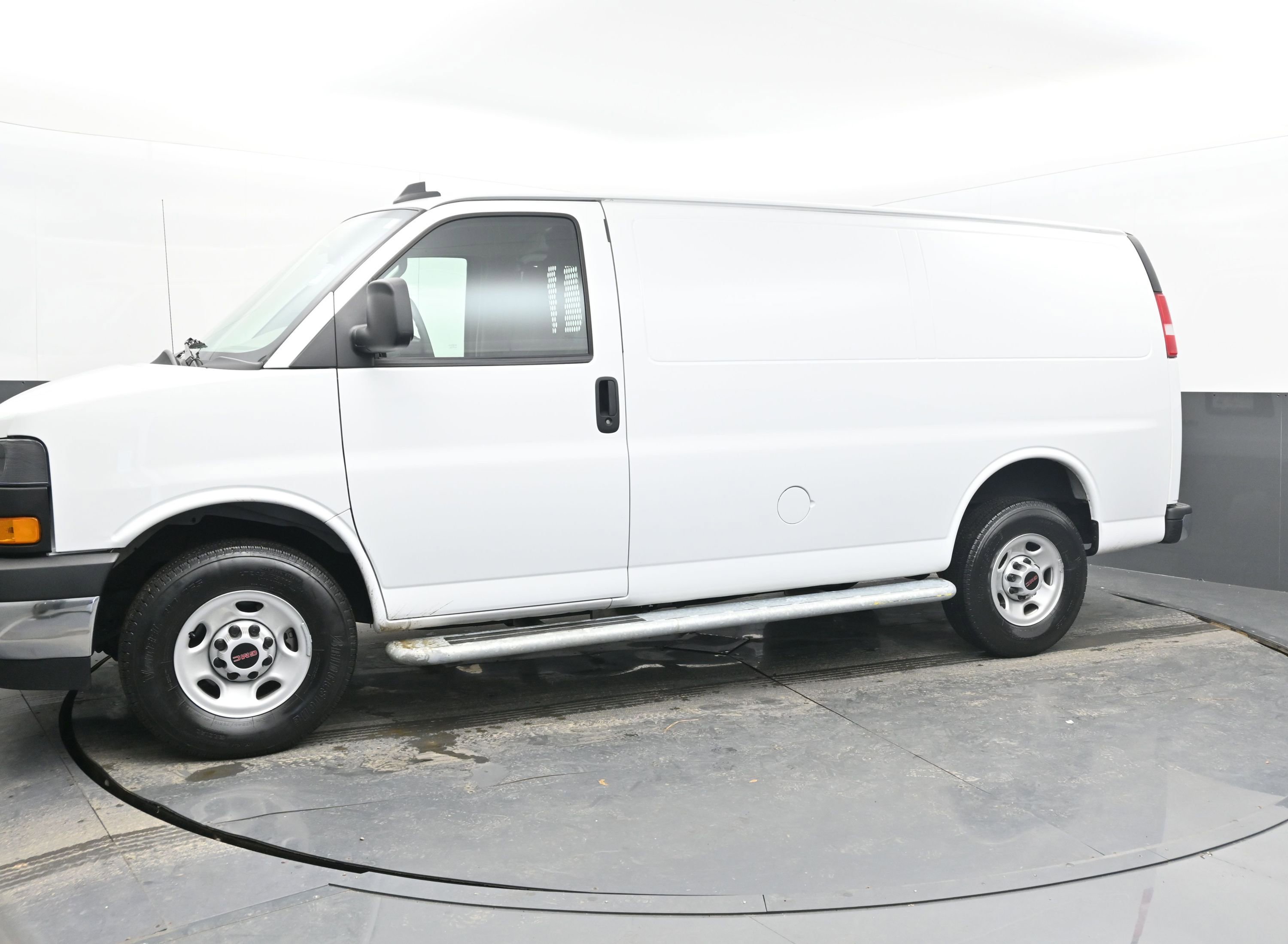Used 2024 GMC Savana 2500 w/ Driver Convenience Package image 5