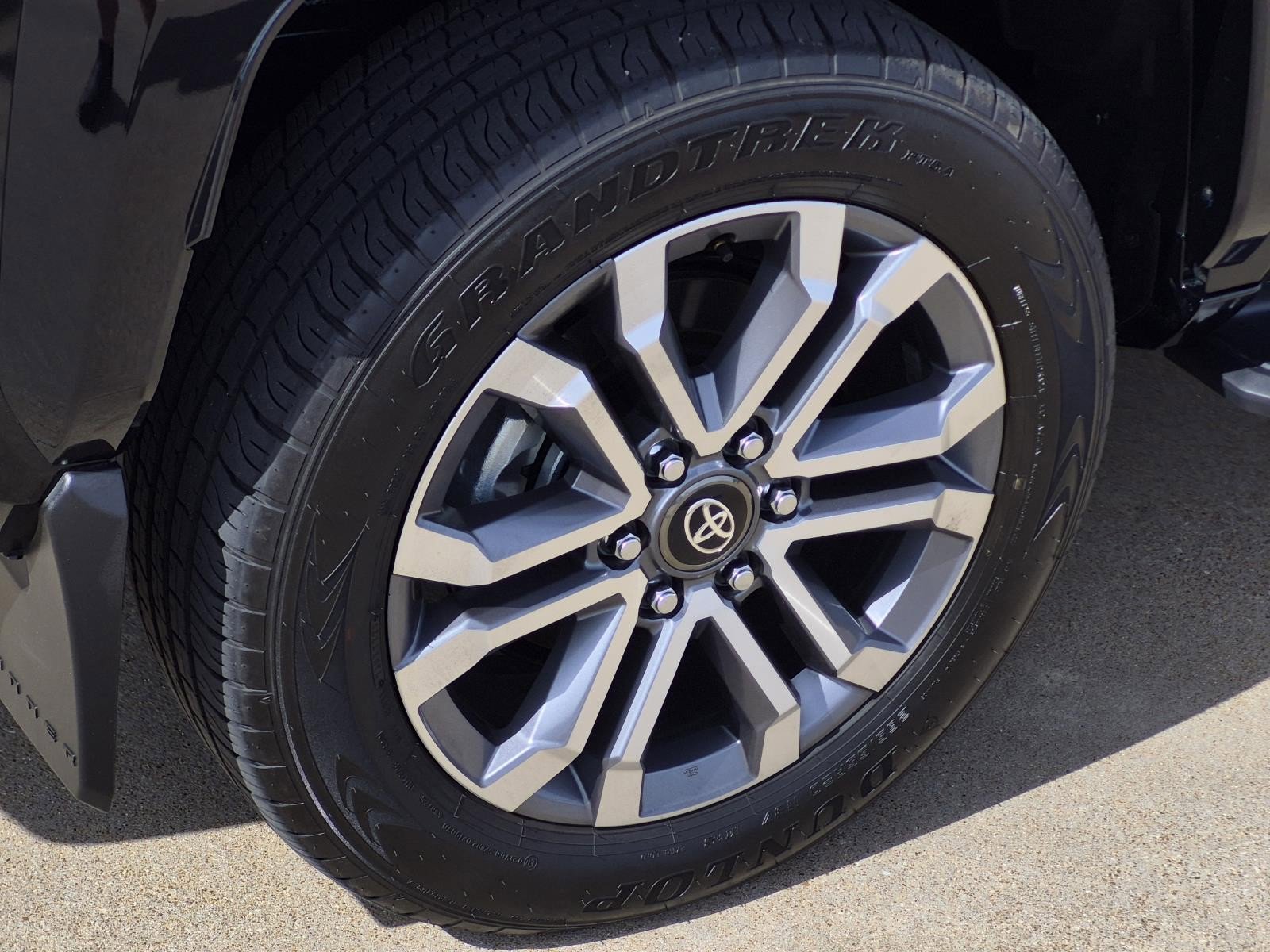 Used 2025 Toyota 4Runner Limited AWD/4WD image 7