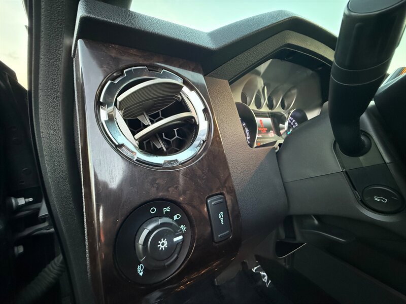Used 2015 Ford F250 Platinum w/ FX4 Off-Road Package AWD/4WD image 24