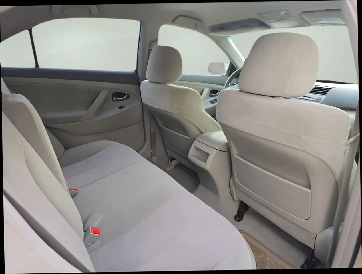 Used 2010 Toyota Camry LE image 17