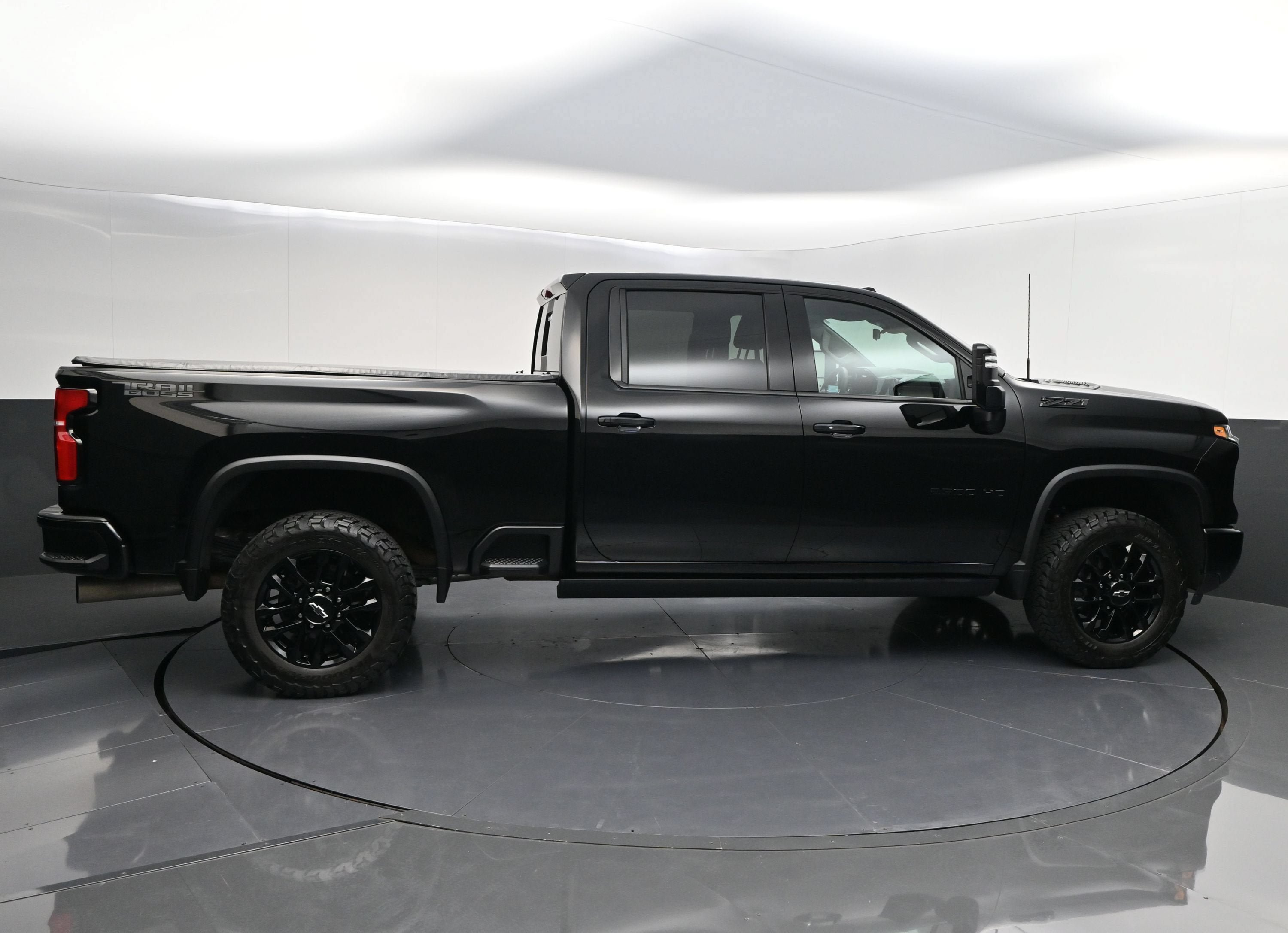 Used 2025 Chevrolet Silverado 2500 LTZ w/ Trail Boss Package AWD/4WD image 9
