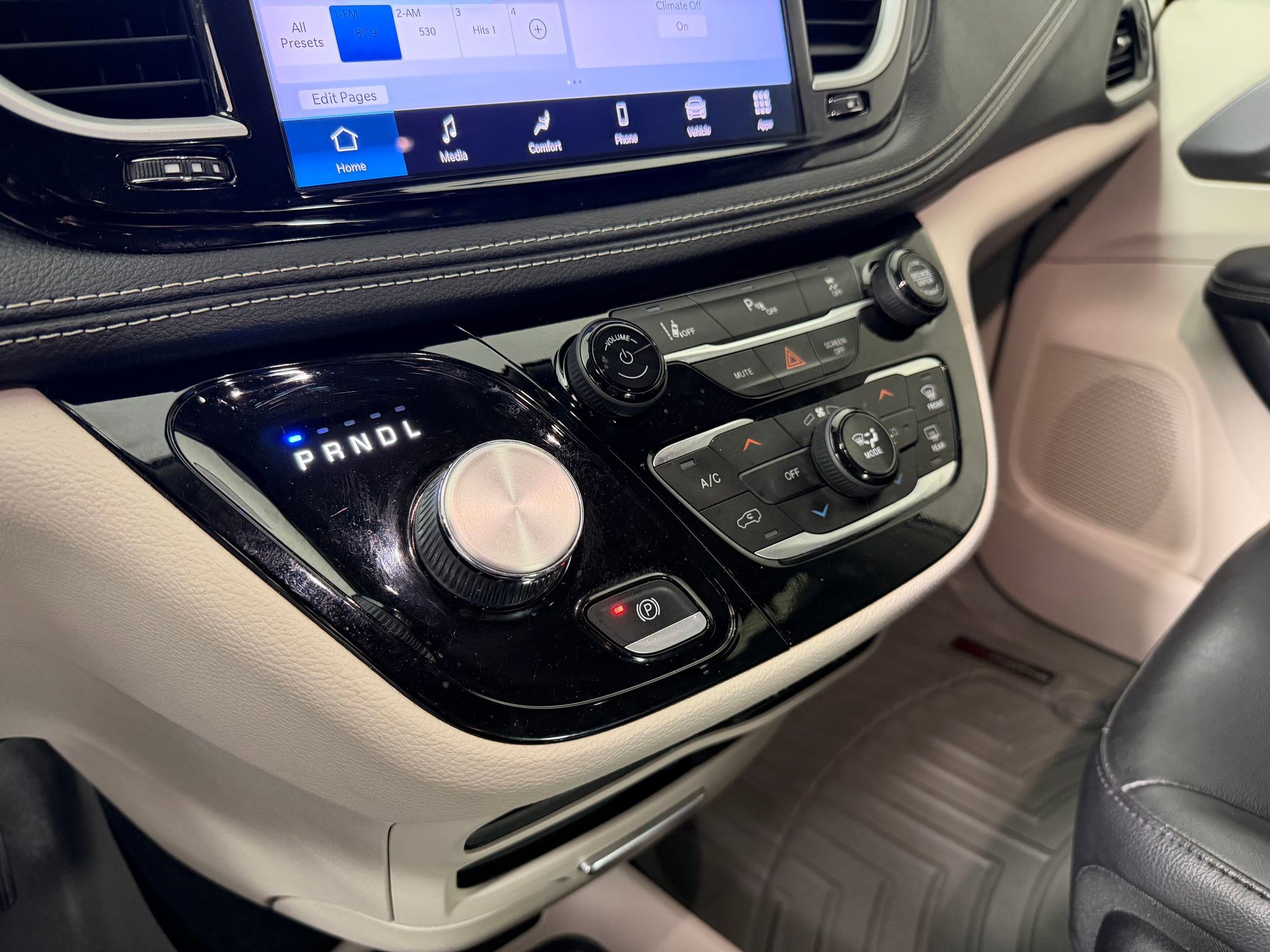 Used 2022 Chrysler Pacifica Touring-L image 17