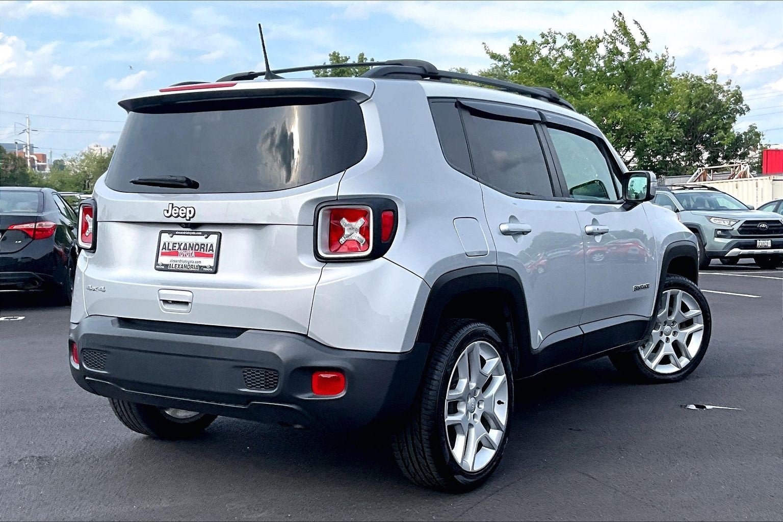 Used 2021 Jeep Renegade Latitude AWD/4WD image 11