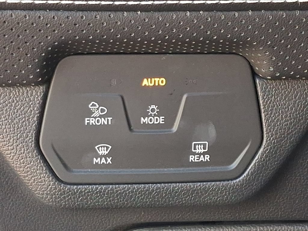 Used 2025 Volkswagen Atlas SE AWD/4WD image 27