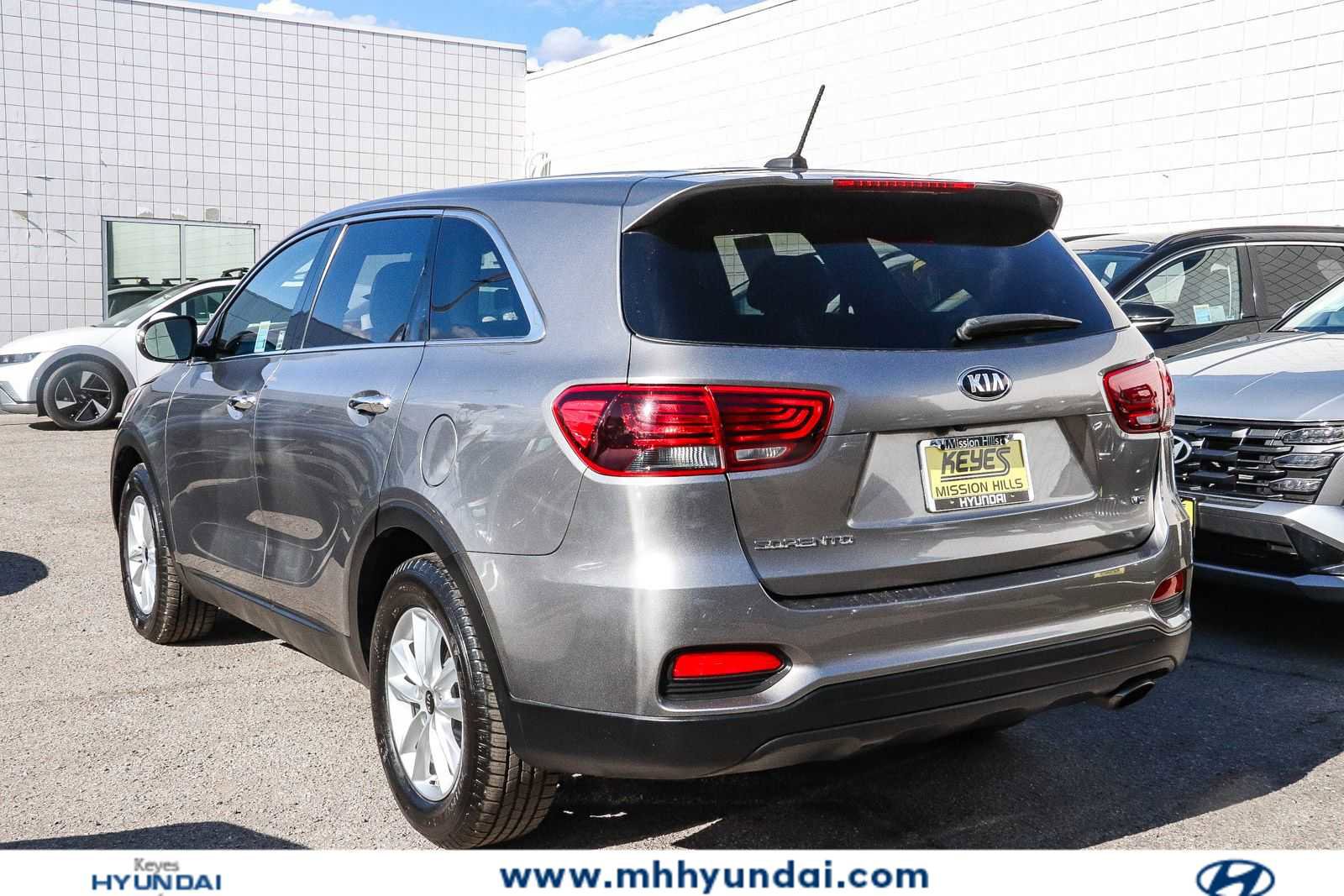 Used 2019 Kia Sorento LX FWD image 2