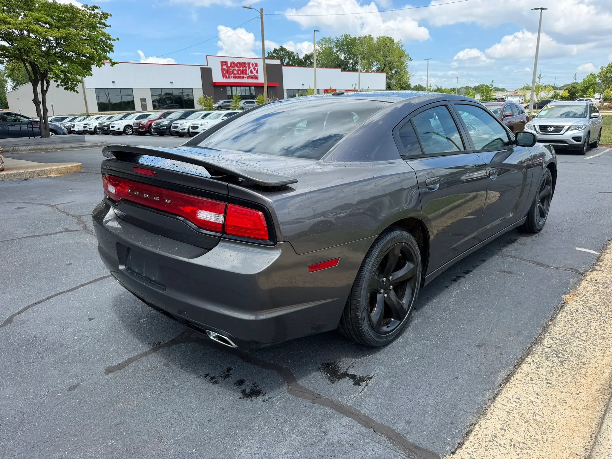 Used 2014 Dodge Charger SXT w/ Blacktop Package RWD image 7