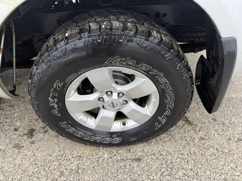 Used 2012 Nissan Frontier SV w/ SV Premium Utility Pkg image 9