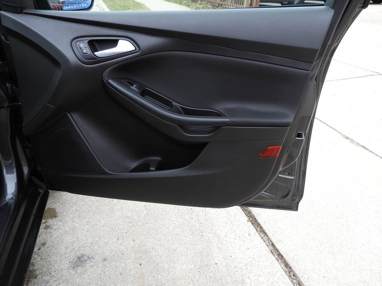 Used 2017 Ford Focus SE image 32