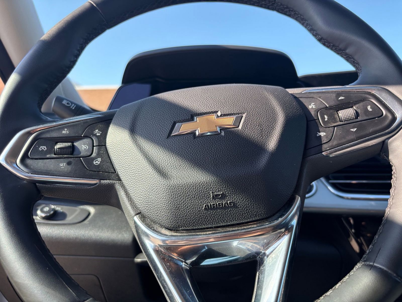 Used 2025 Chevrolet Trax LT w/ LT Convenience Package FWD image 27