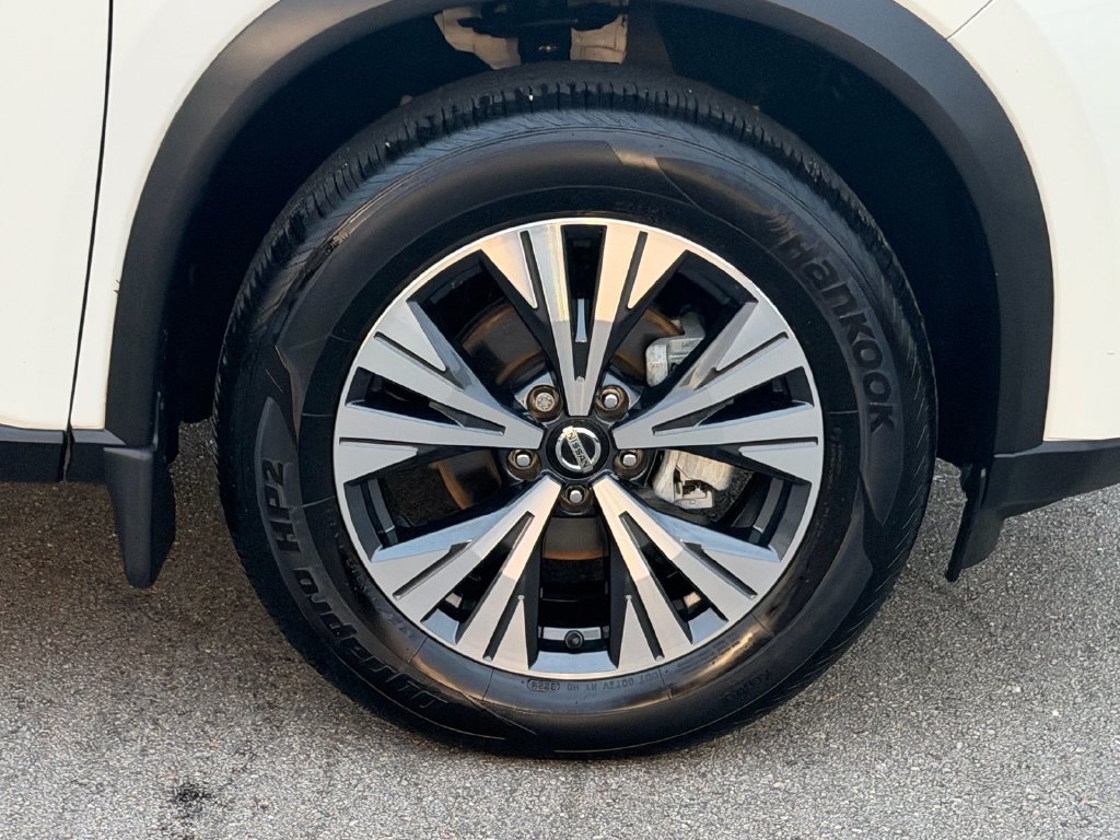 Certified 2021 Nissan Rogue SV w/ Premium Package FWD image 9