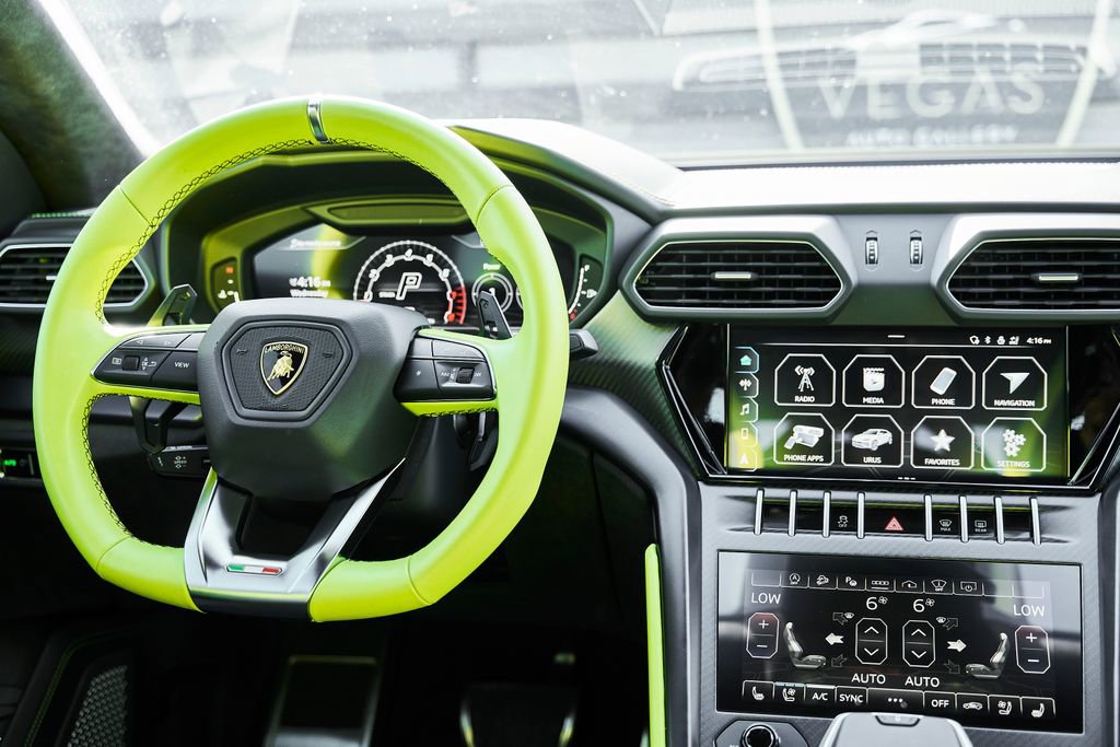 Used 2022 Lamborghini Urus AWD/4WD image 54