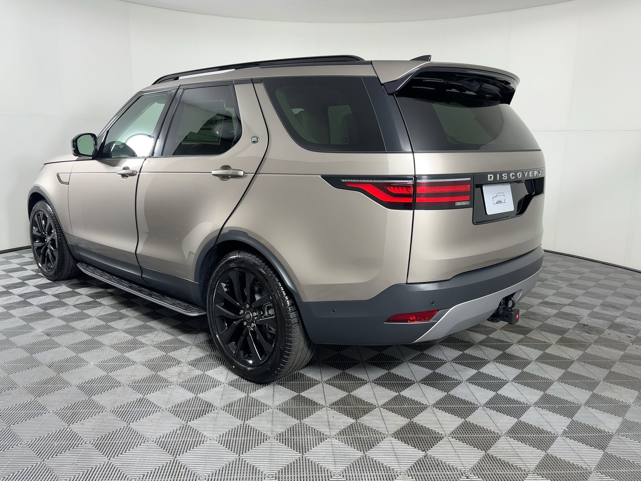 New 2026 Land Rover Discovery S AWD/4WD image 3
