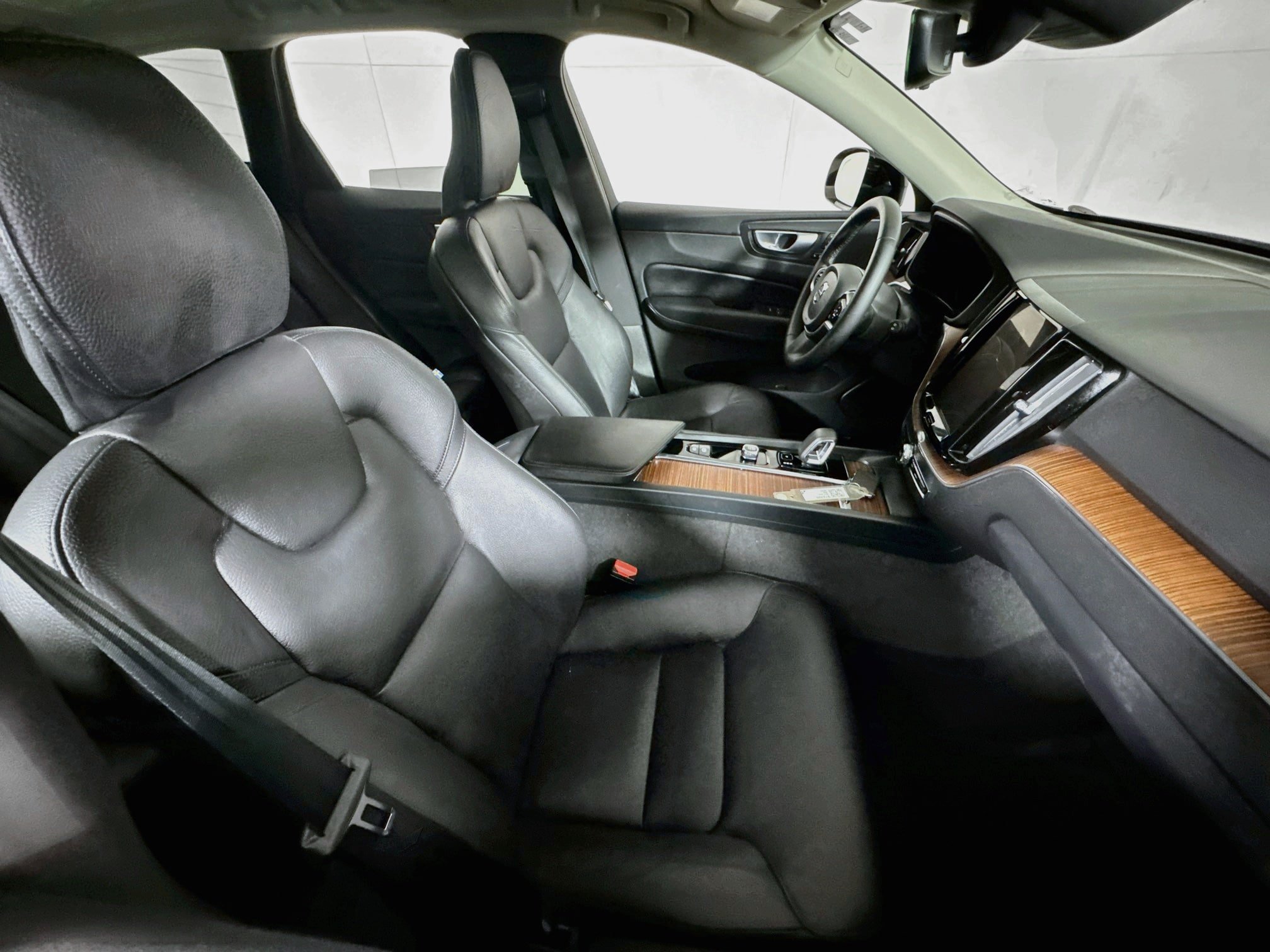 Used 2024 Volvo XC60 B5 Plus w/ Protection Package Premier AWD/4WD image 27