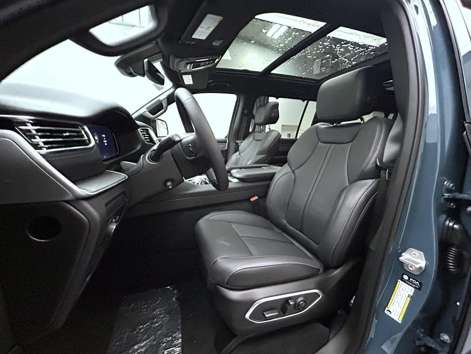 New 2026 Jeep Grand Wagoneer L Limited AWD/4WD image 10