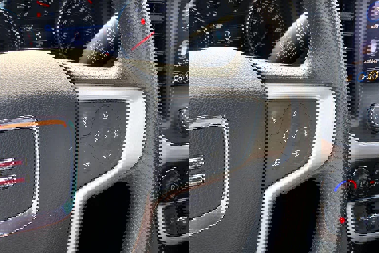 Used 2023 GMC Acadia SLE w/ Driver Convenience Package image 24