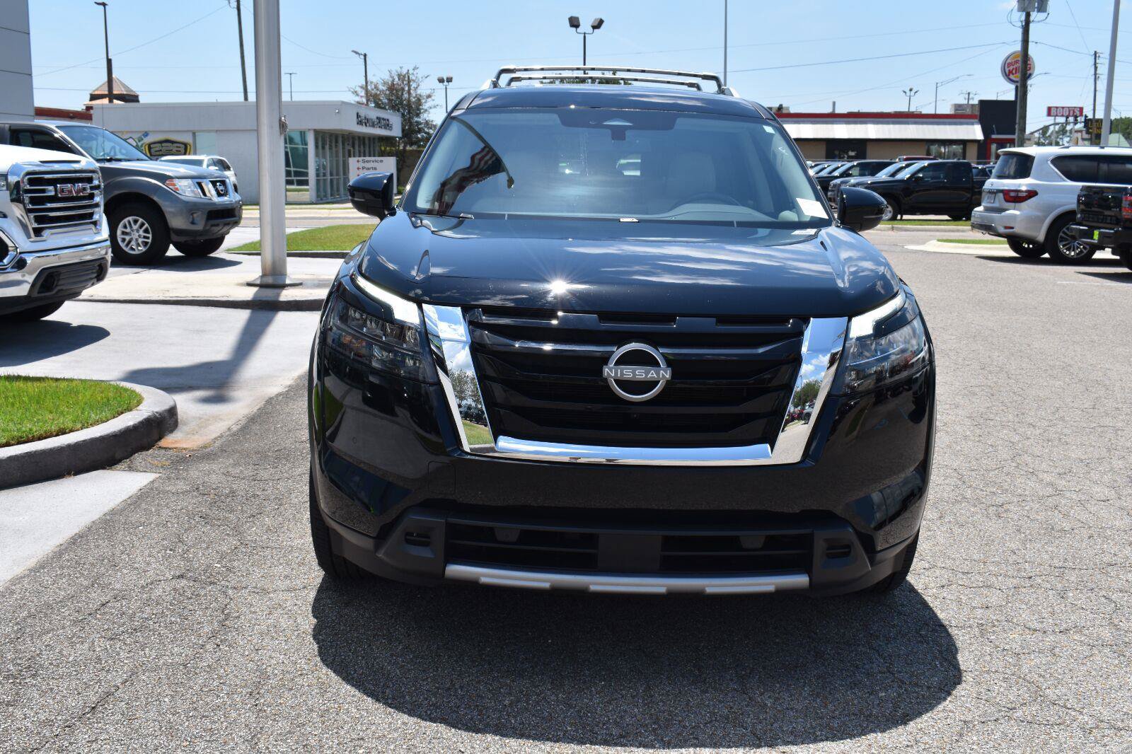 Used 2025 Nissan Pathfinder SL FWD image 16