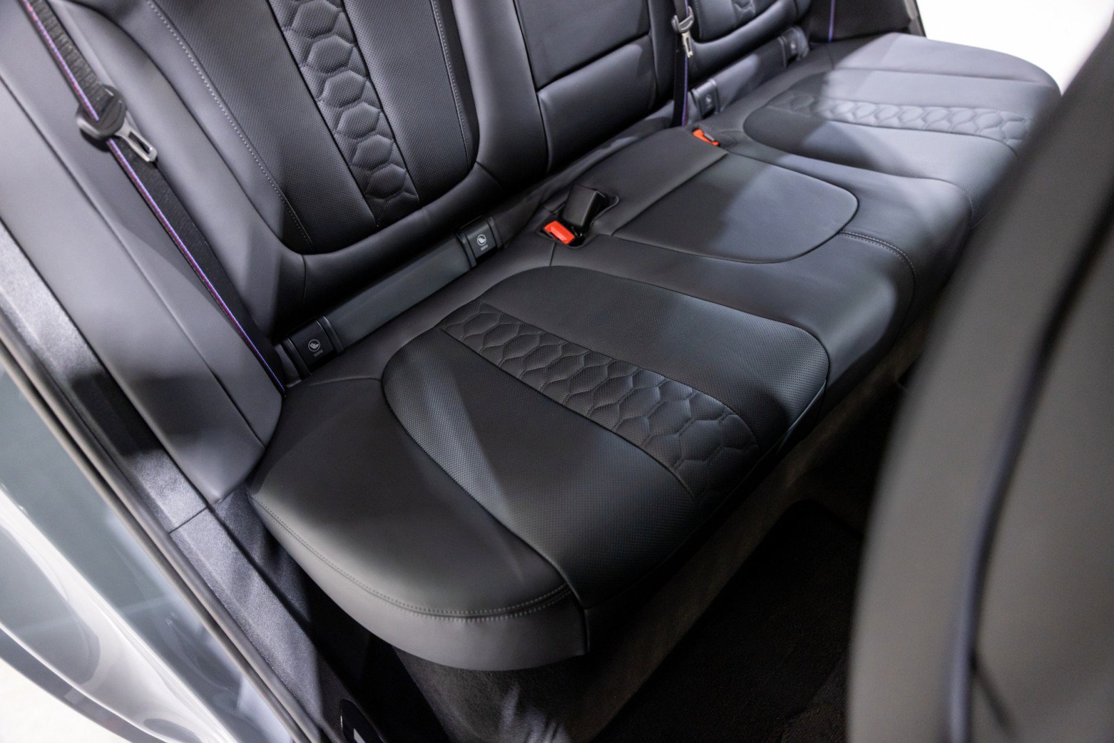 Used 2026 BMW X5 M Competition w/ Executive Package image 32