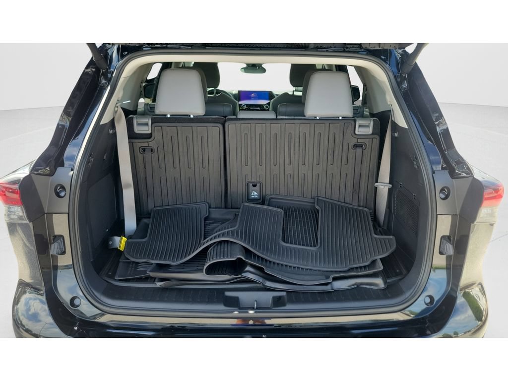 Certified 2026 Toyota Highlander Limited AWD/4WD image 9