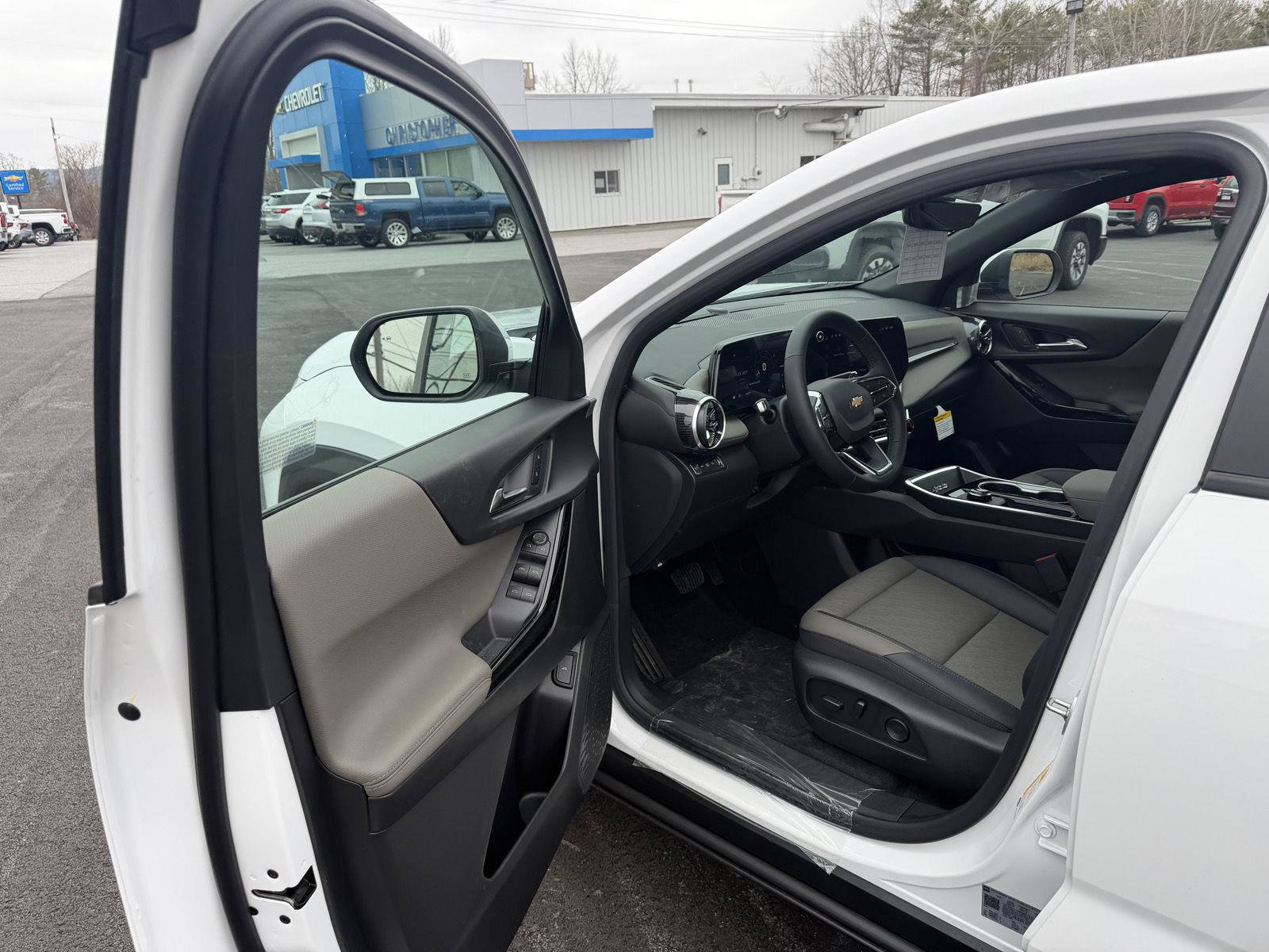 New 2026 Chevrolet Equinox LT image 10