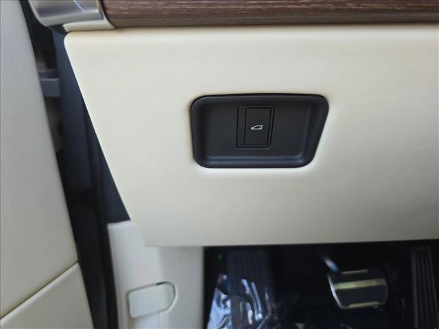Certified 2023 Land Rover Range Rover SE image 27