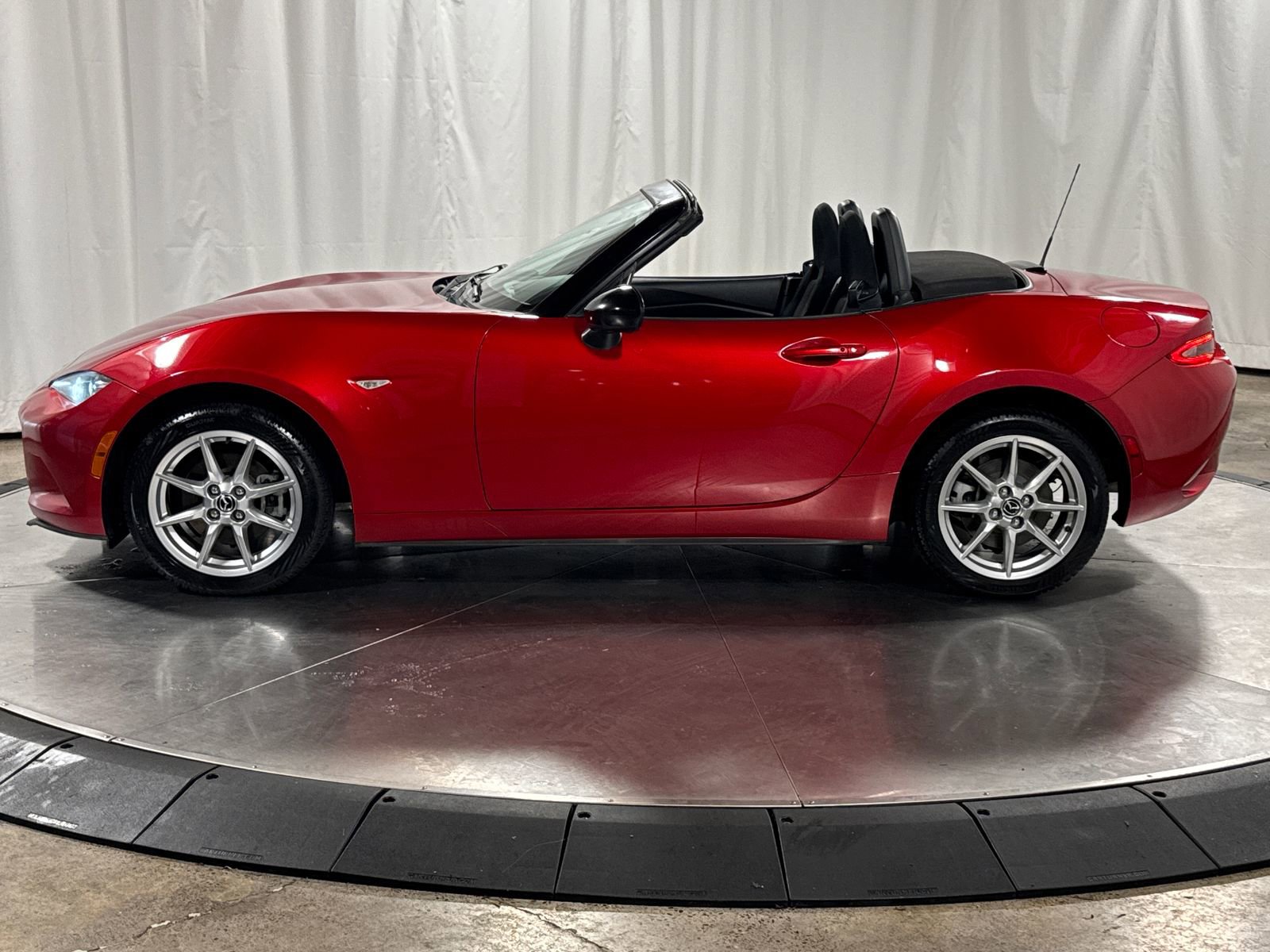 Used 2017 MAZDA MX-5 Miata Sport RWD image 9