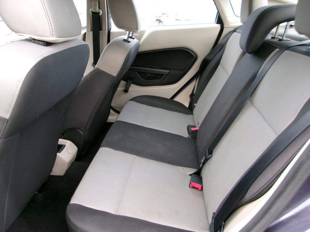Used 2013 Ford Fiesta S image 12