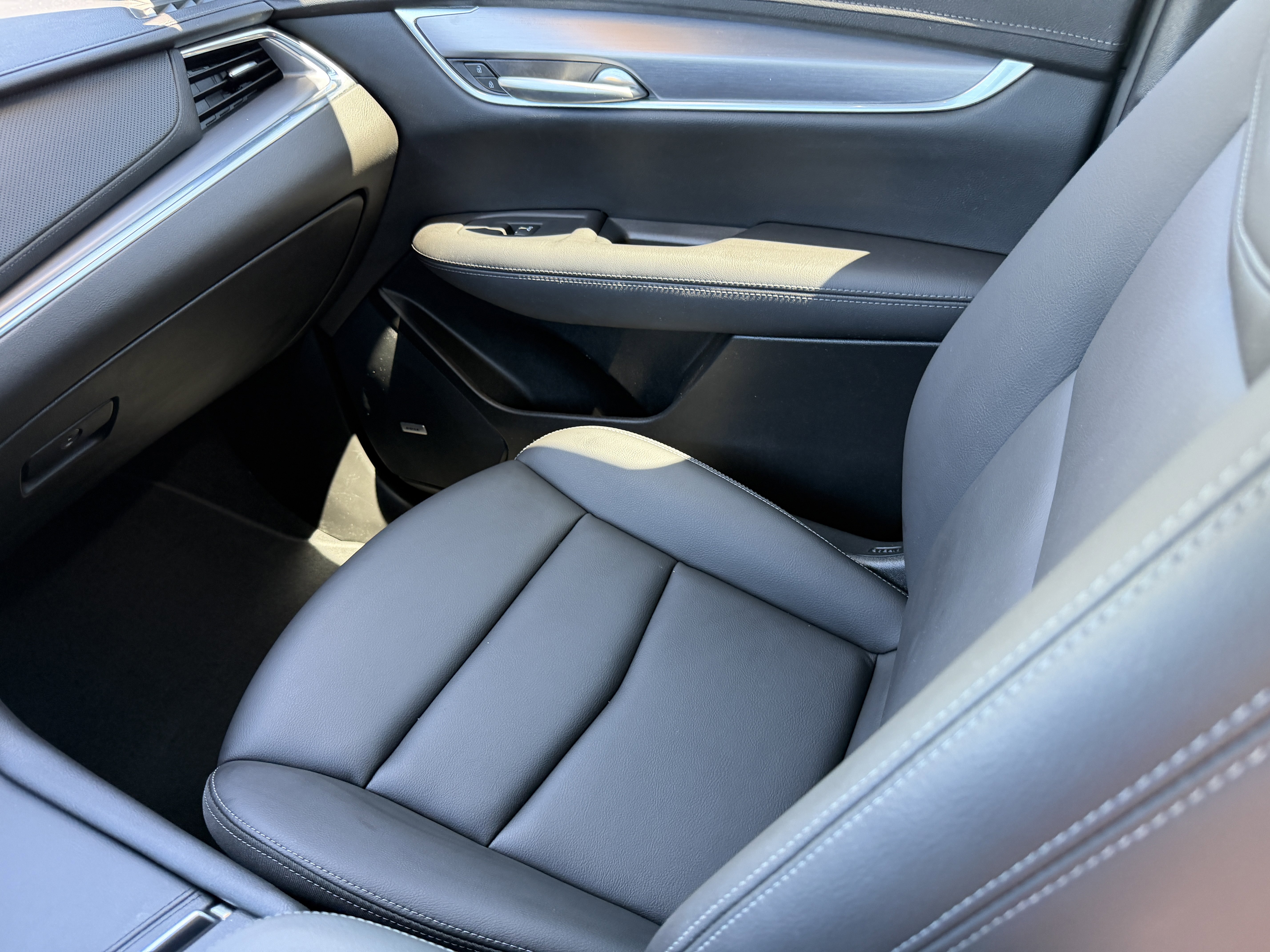 Used 2023 Cadillac XT5 Luxury image 16