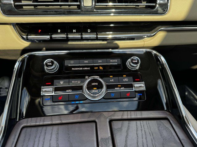 Used 2023 Lincoln Navigator Reserve image 32