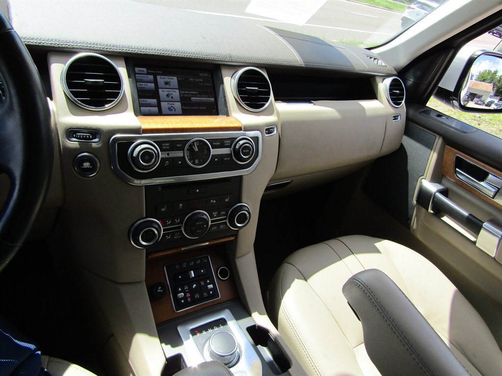 Used 2015 Land Rover LR4 HSE AWD/4WD image 10