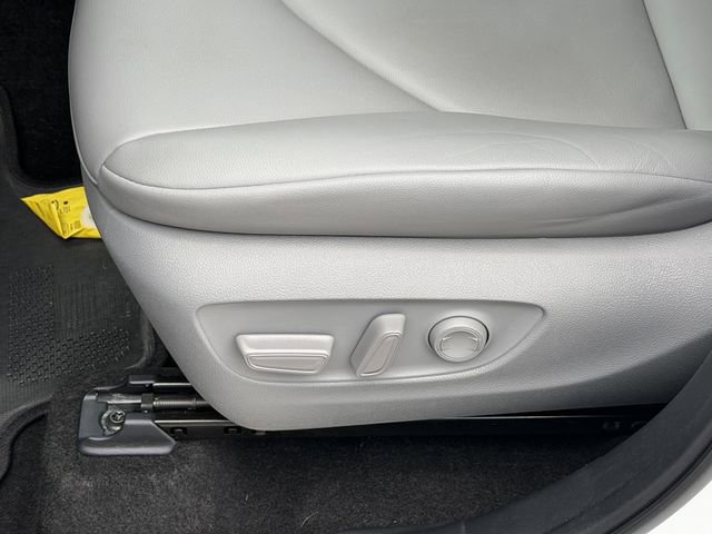 Used 2023 Toyota Highlander XLE FWD image 23
