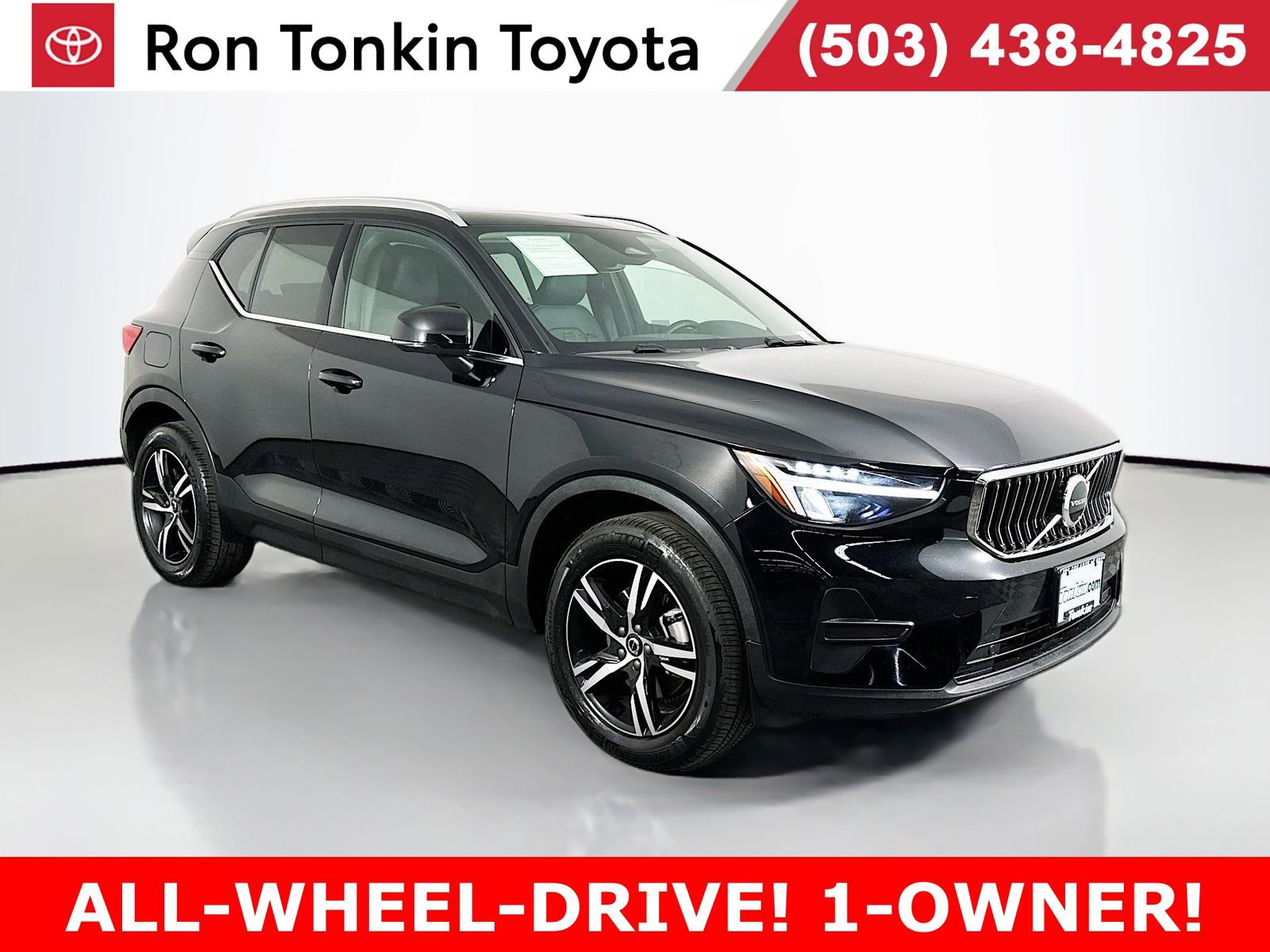 Used 2025 Volvo XC40 B5 Core AWD/4WD image 1