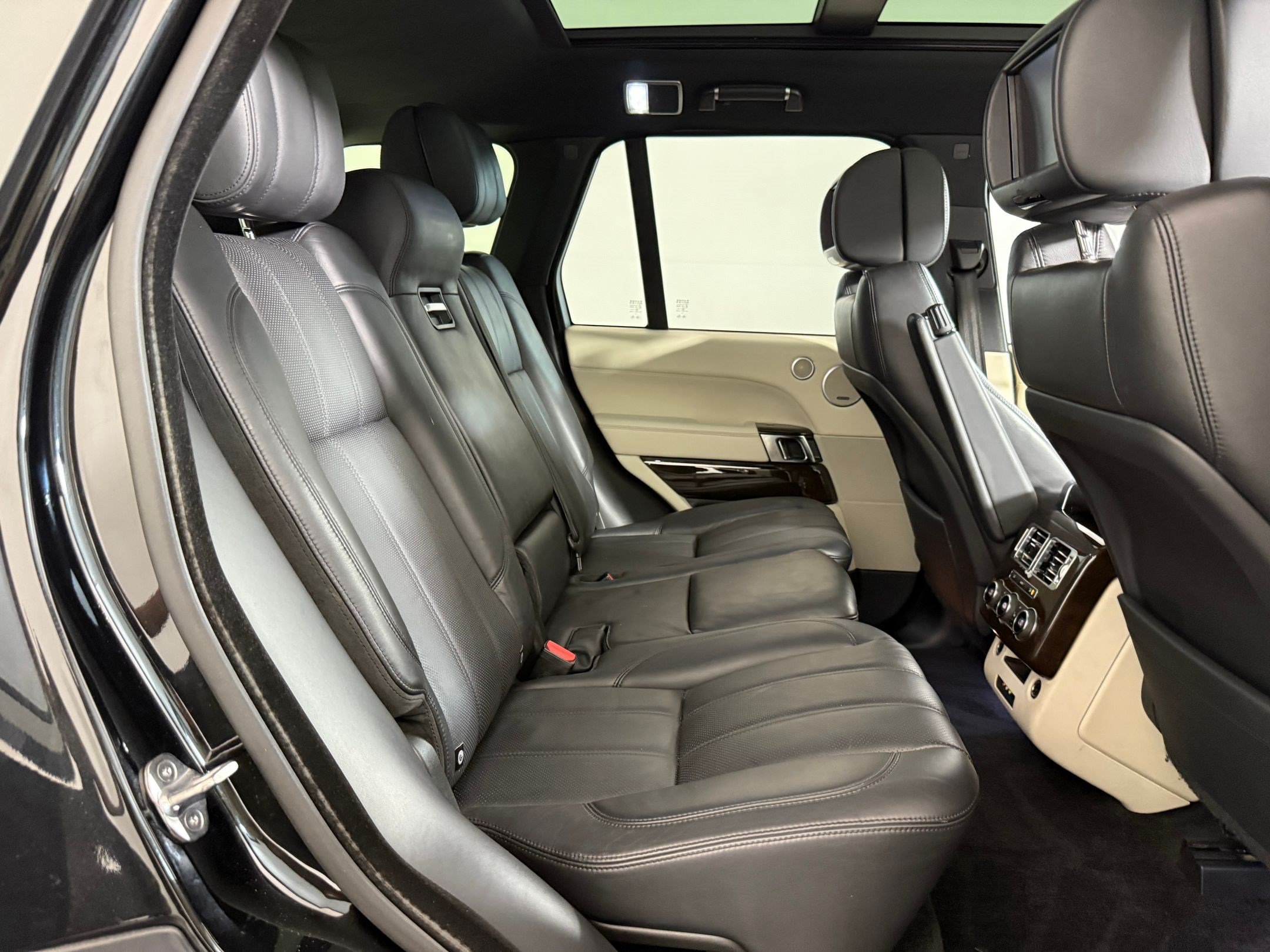 Used 2013 Land Rover Range Rover HSE AWD/4WD image 28