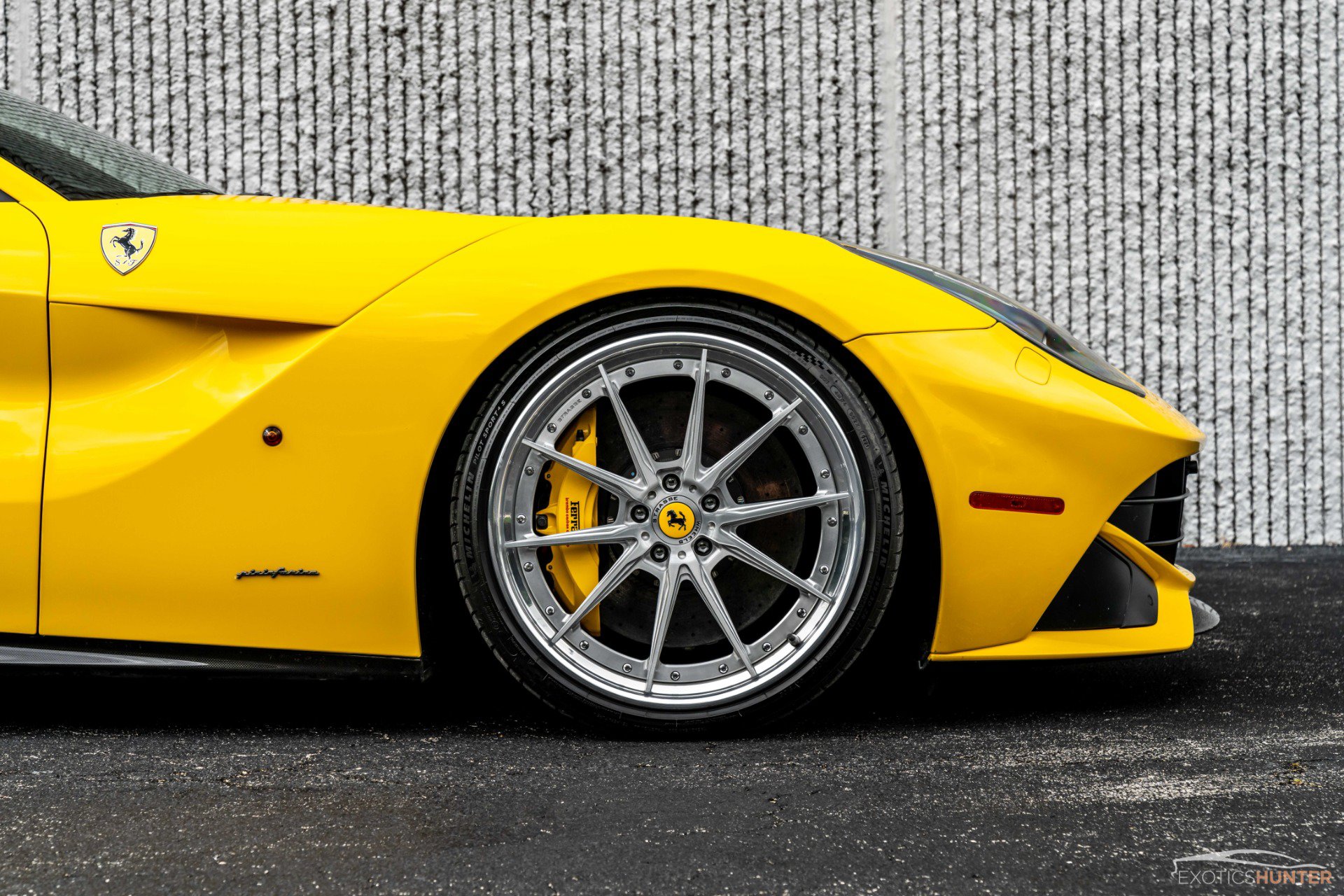 Used 2014 Ferrari F12 Berlinetta RWD image 17