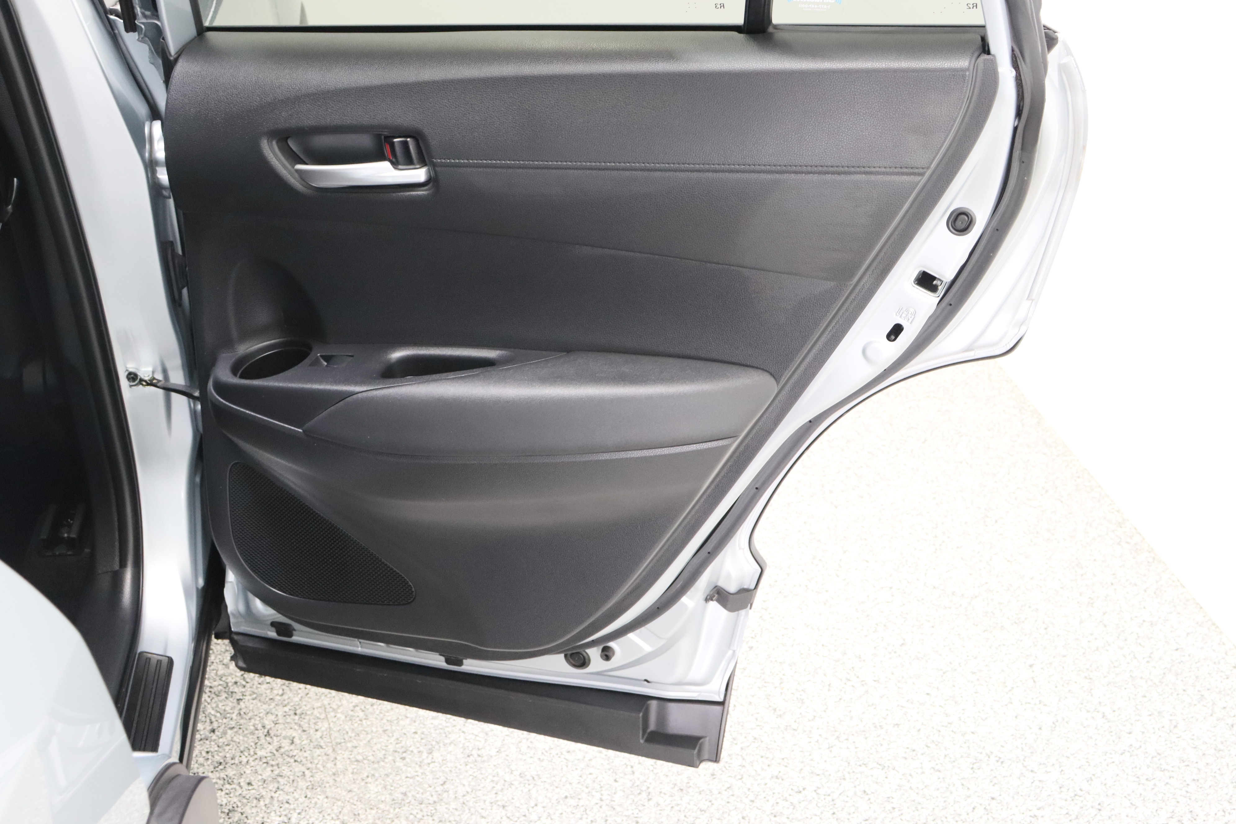 Used 2023 Toyota Corolla Cross XLE w/ Convenience Package FWD image 36