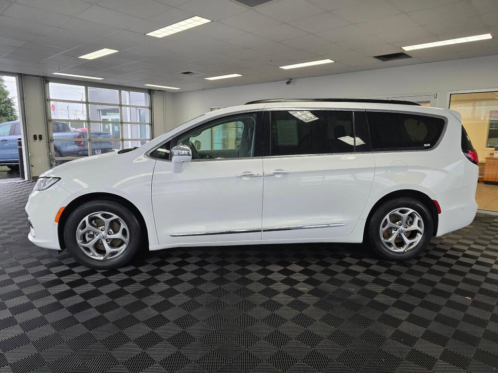 Used 2022 Chrysler Pacifica Limited image 7