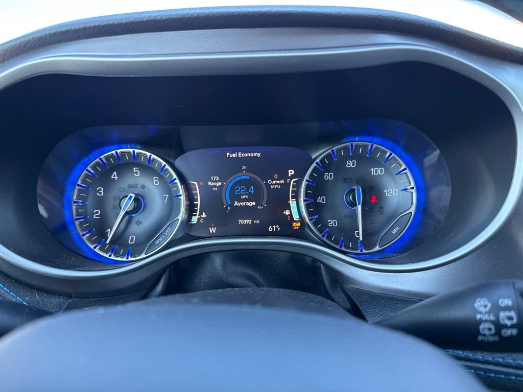 Used 2021 Chrysler Pacifica Touring w/ Uconnect Theater Family Group FWD image 27