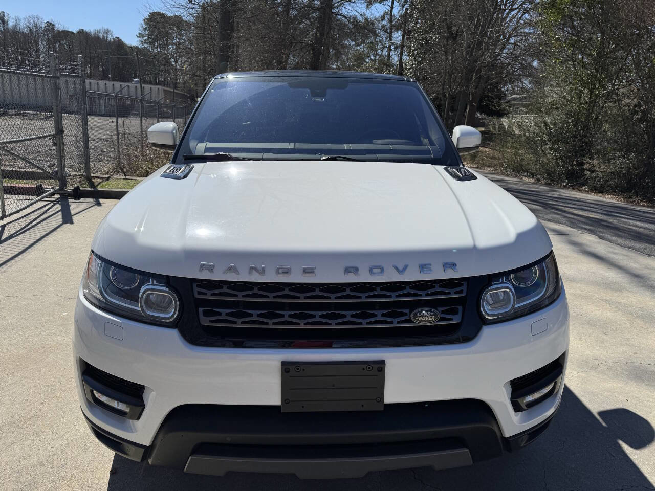 Used 2016 Land Rover Range Rover Sport SE image 2