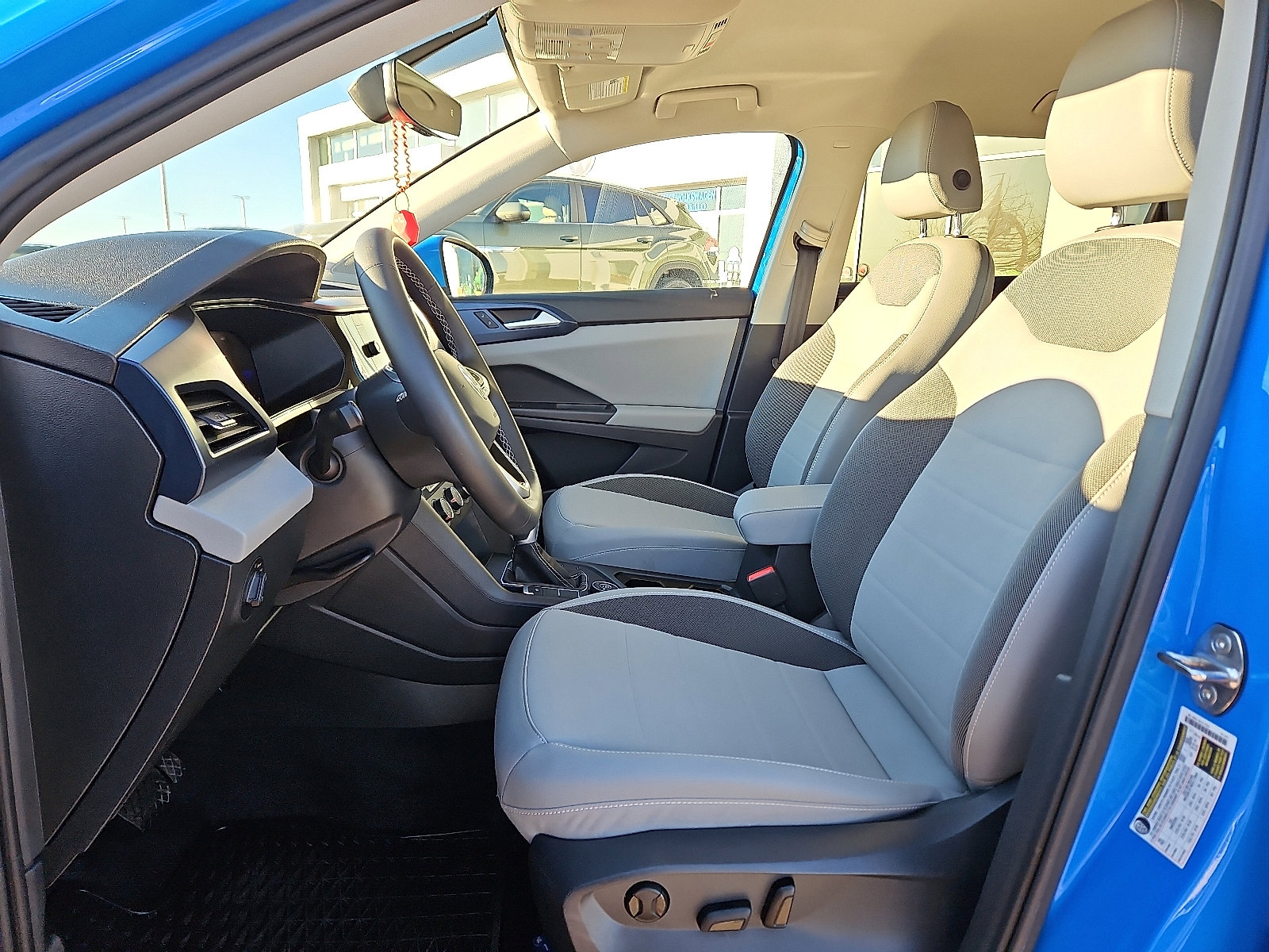 Certified 2022 Volkswagen Taos SE image 8