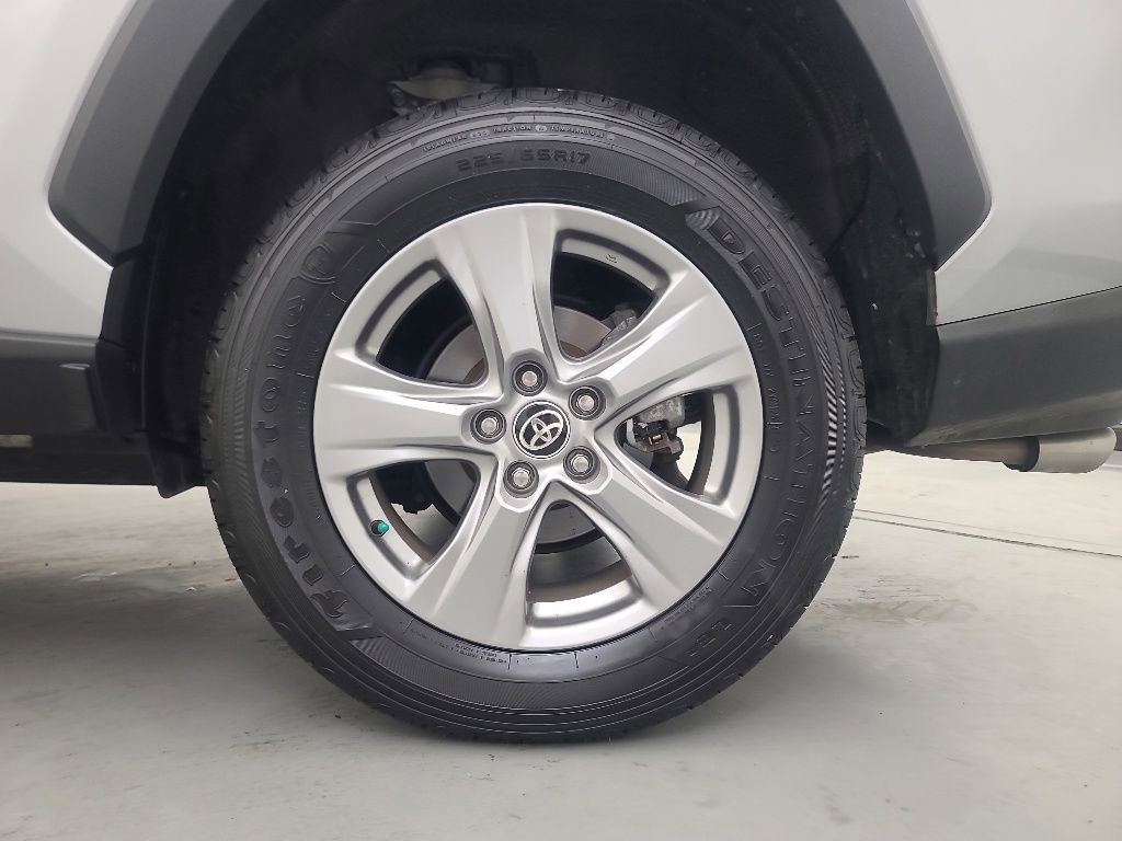 Used 2025 Toyota RAV4 XLE AWD/4WD image 11