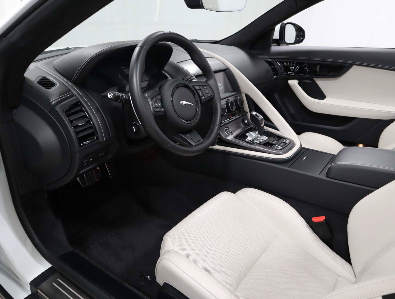 Used 2024 Jaguar F-TYPE Convertible AWD image 21