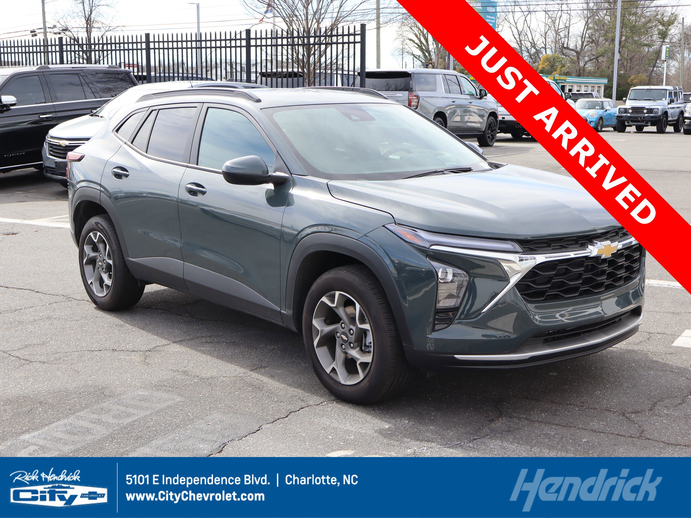 Used 2025 Chevrolet Trax LT w/ Driver Confidence Package image 1