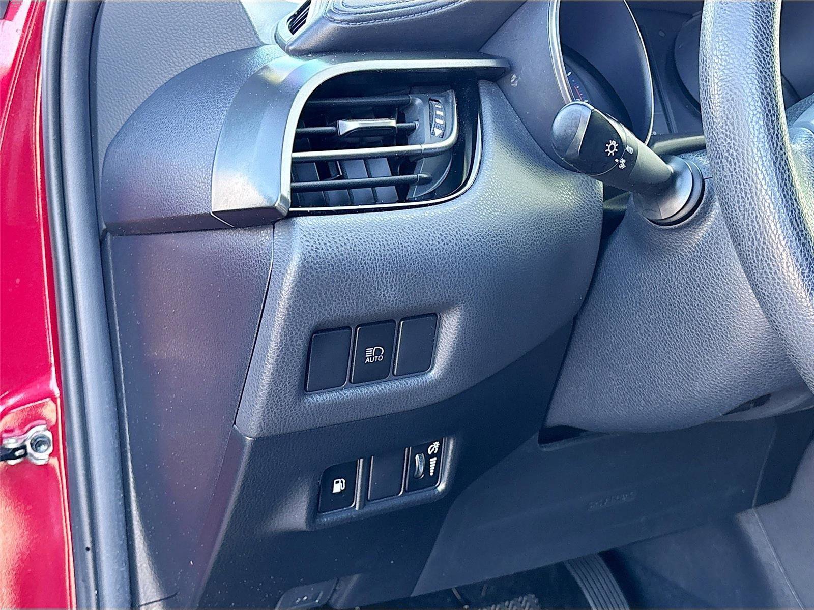 Used 2019 Toyota C-HR LE image 11