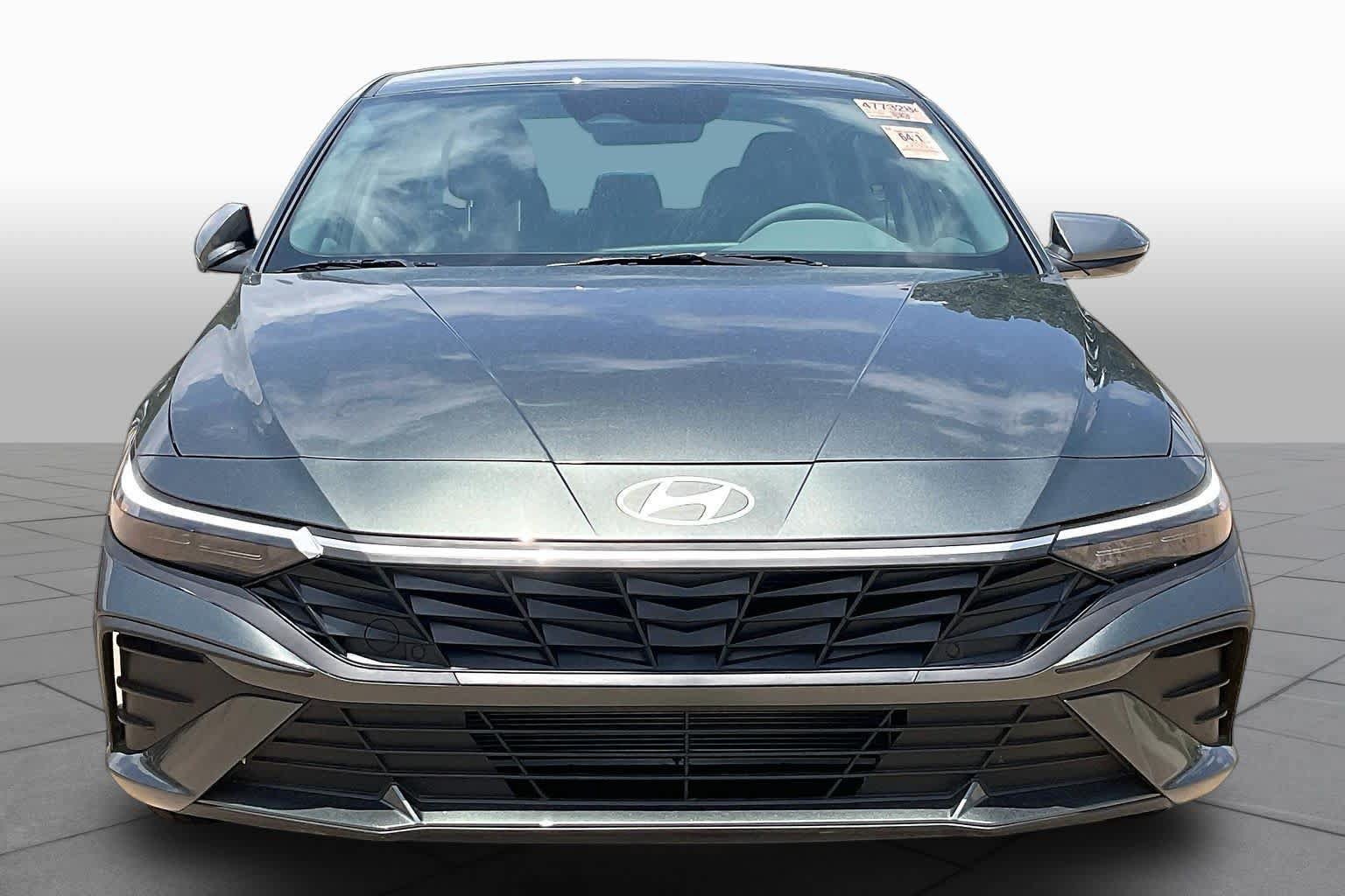 Certified 2026 Hyundai Elantra SE FWD image 4