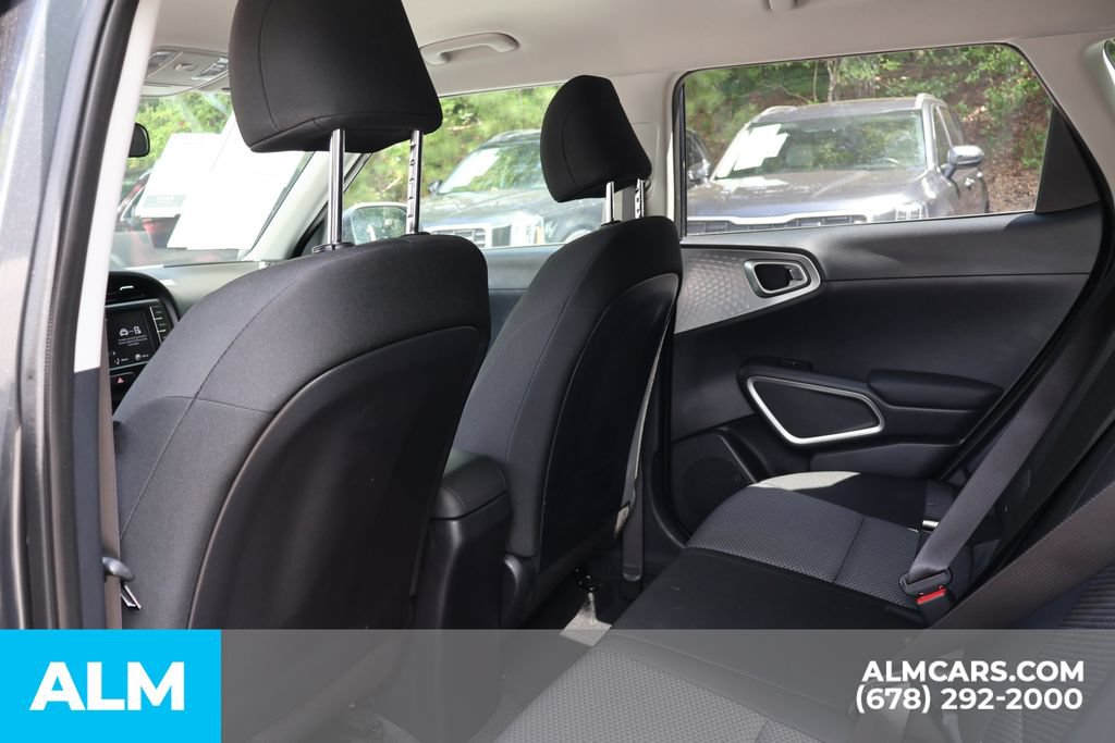 Used 2025 Kia Soul LX w/ LX Technology Package FWD image 16