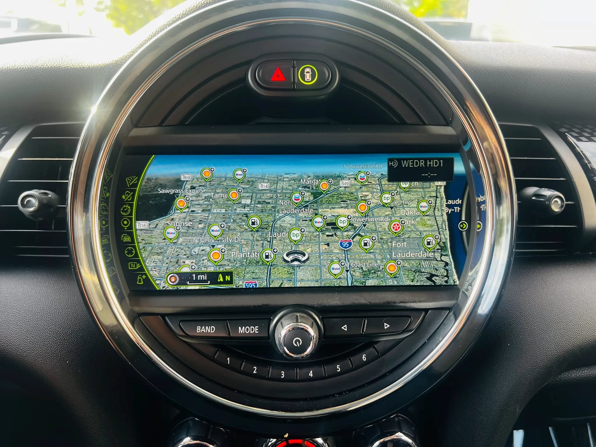 Used 2015 MINI Cooper S w/ Park Assistant Package FWD image 29