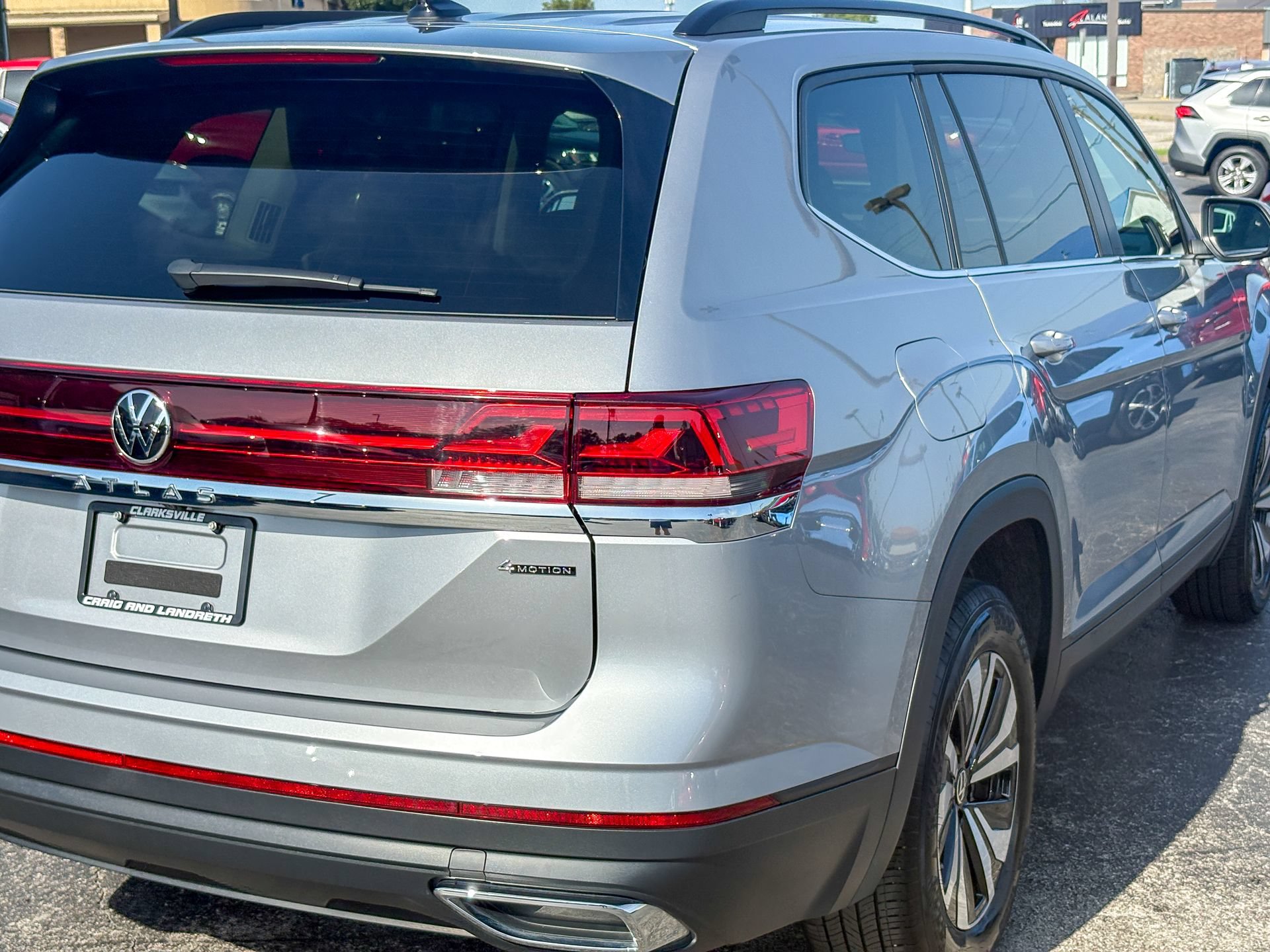 Used 2024 Volkswagen Atlas SE AWD/4WD image 17