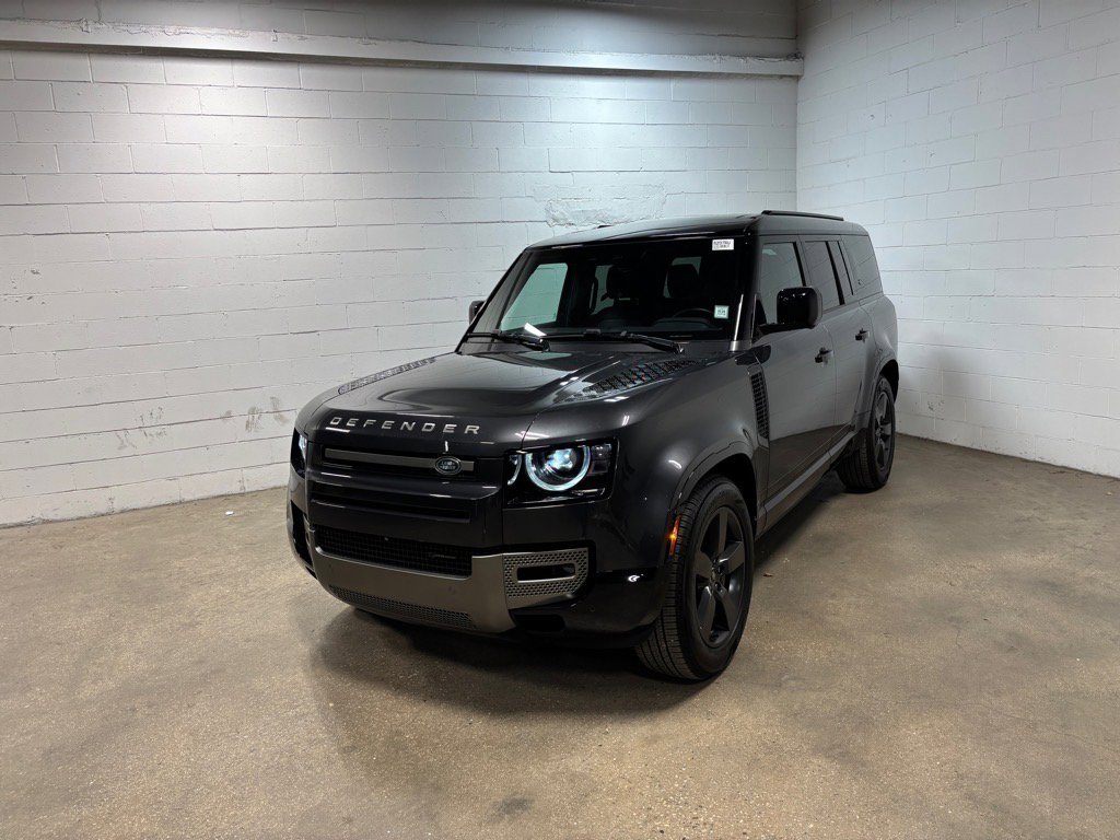 Used 2023 Land Rover Defender 130 X-Dynamic SE image 2