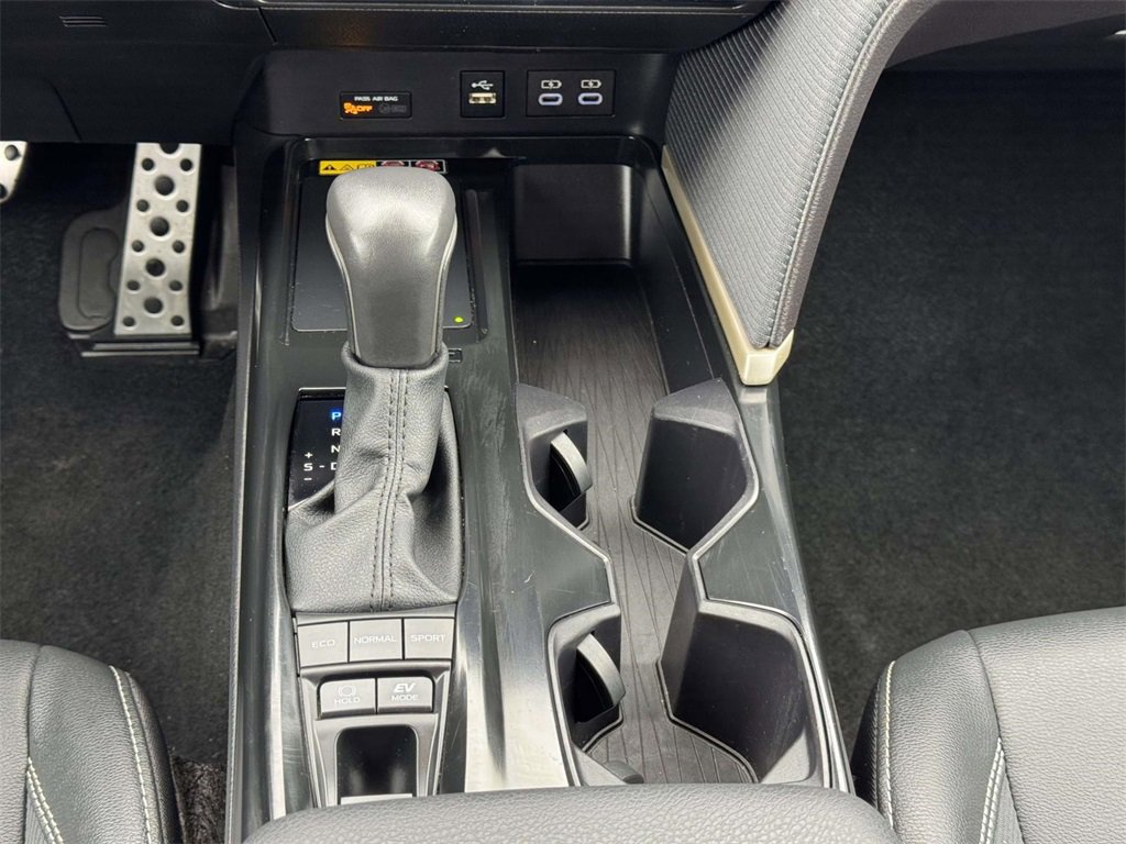 Used 2025 Toyota Camry SE image 6