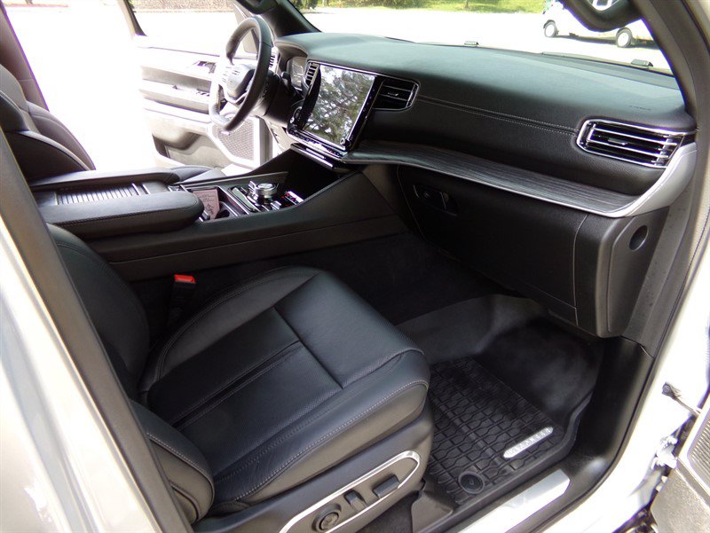 Used 2023 Jeep Wagoneer Series III w/ Convenience Group I AWD/4WD image 25